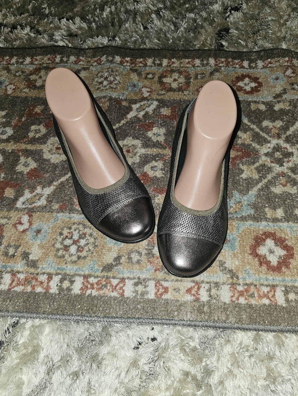 REVERE Beautiful Pewter Metallic Comfort Slipons Size 9/40 Very Good Pre-owned!!